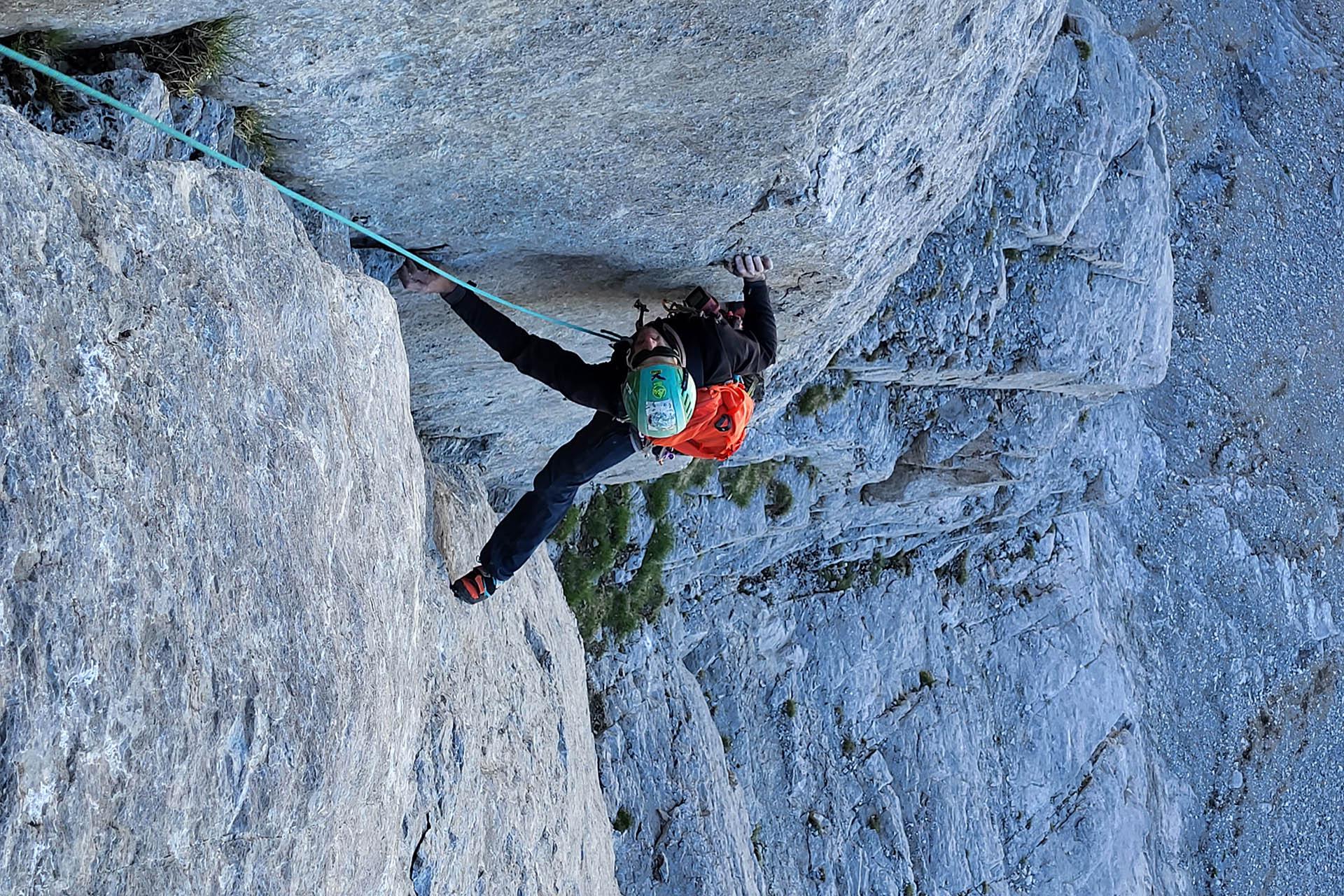 stefani diadromi taxidi sto xrono